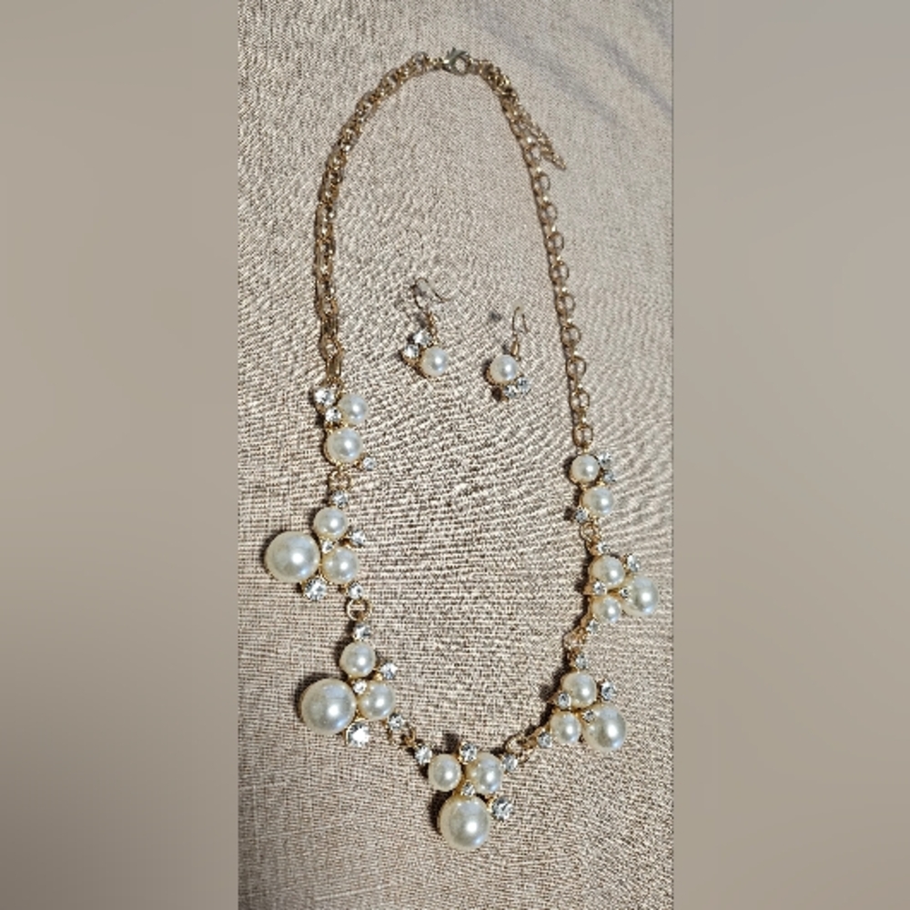 Elegant Pearl and Crystal Necklace and Earring Set, Gold-Tone Chain